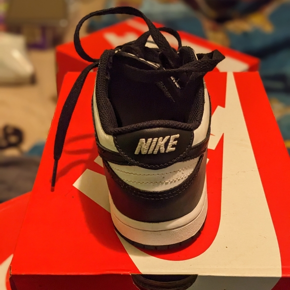 Dunks - Picture 3 of 3